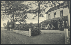 17402 Gezicht op het Hotel-pension Darthuizen aan de Rijksstraatweg te Leersum.